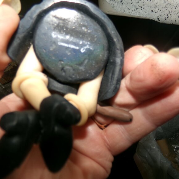 D Manning old lady over the hill limited edition shelf sitter. - Picture 3 of 4